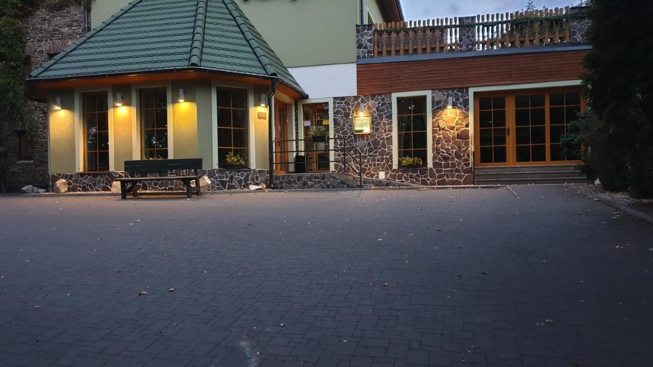 Forrest Hotel Chomutov Exterior foto